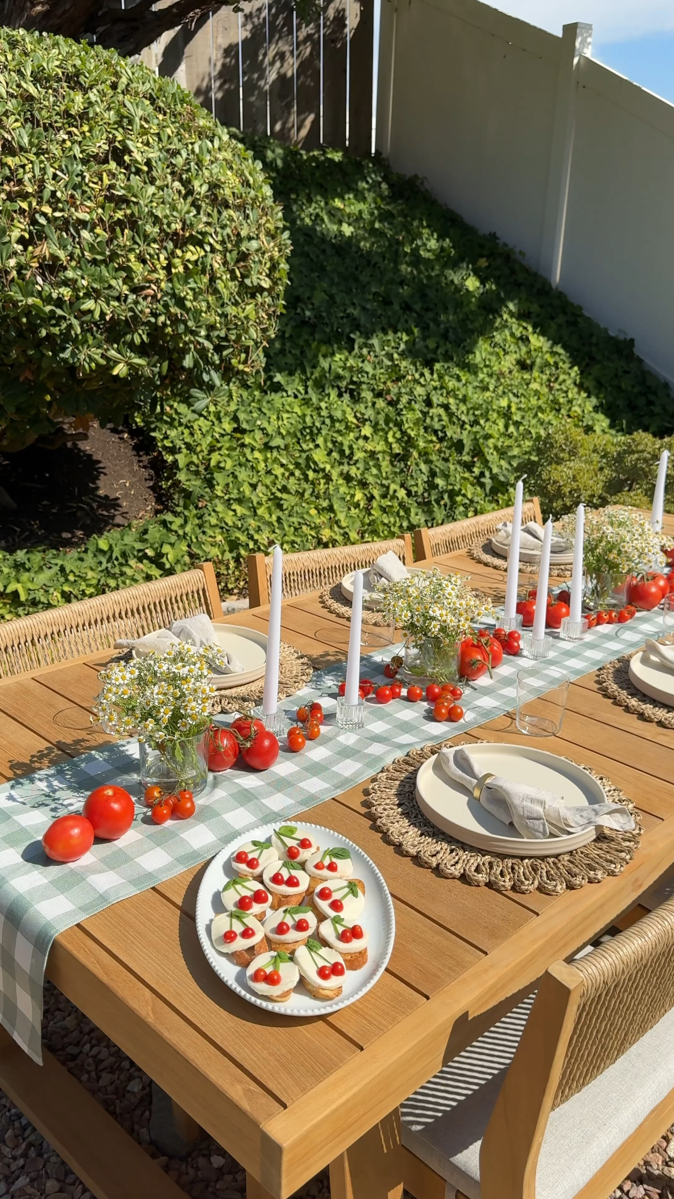 Summer Tablescape Goals 

#LTKVideo #LTKHome #LTKStyleTip