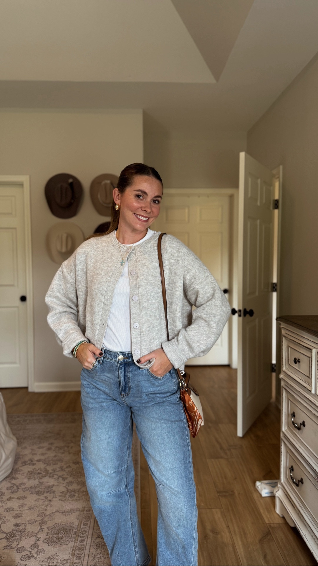 Casual fall ootd 🤍🍂✨

Cardigan: small 
Jeans: size 4 

#LTKFindsUnder50 #LTKFindsUnder100 #LTKSeasonal