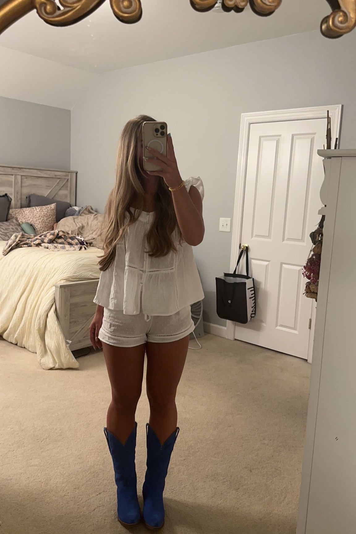 Cutest blue boots

#LTKSummerSales
