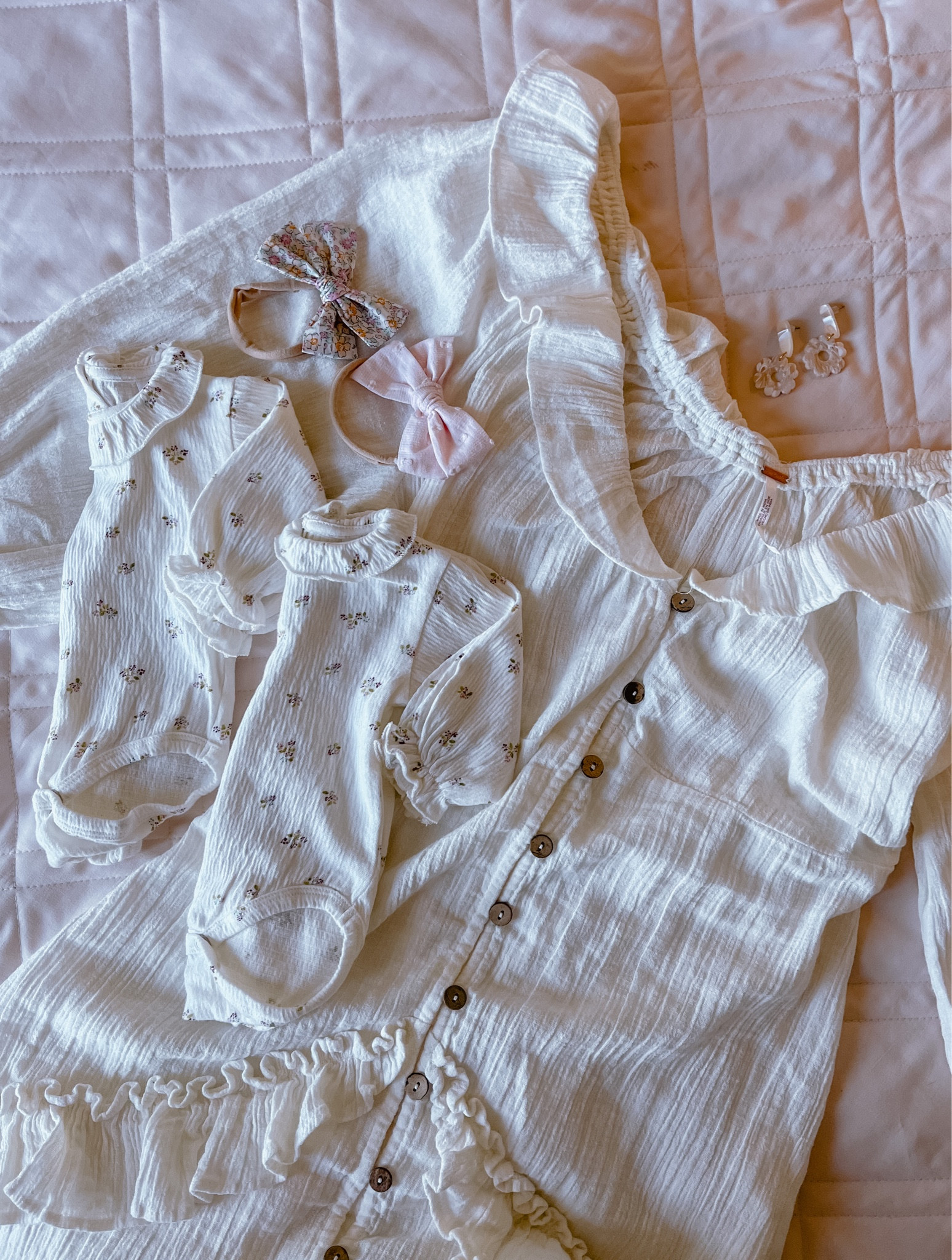 Family photos with the girls today 💕

#LTKbaby #LTKfamily #LTKkids