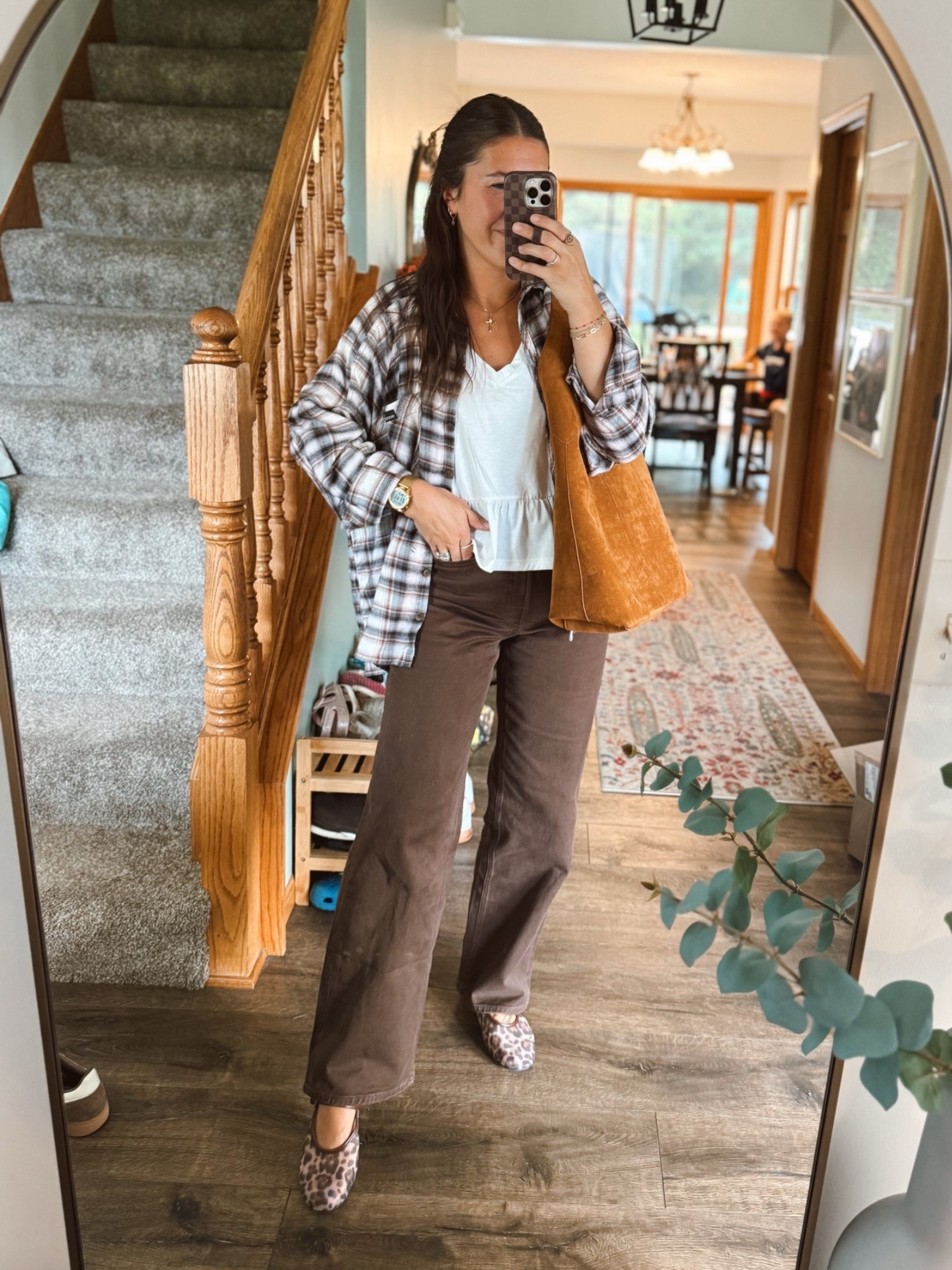 Girls night out. Love a good oversized flannel and chocolate brown jeans 

4 in extra high rise denim
Small tank, and flannel
Leopard print flats fit TTS
Suede bag is RESTOCKED

#LTKootd #LTKgrwm #LTKSaleAlert