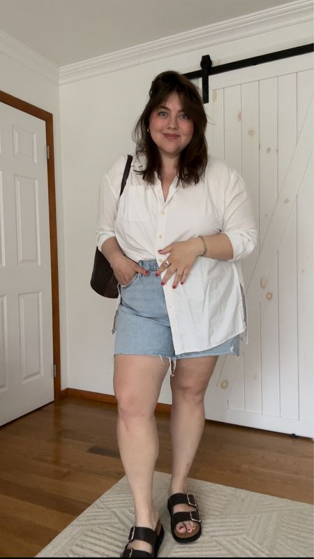 I size up to a 22 in these Levi’s shorts!

My exact shirt is old Madewell, but I linked similar style options in varying price points.