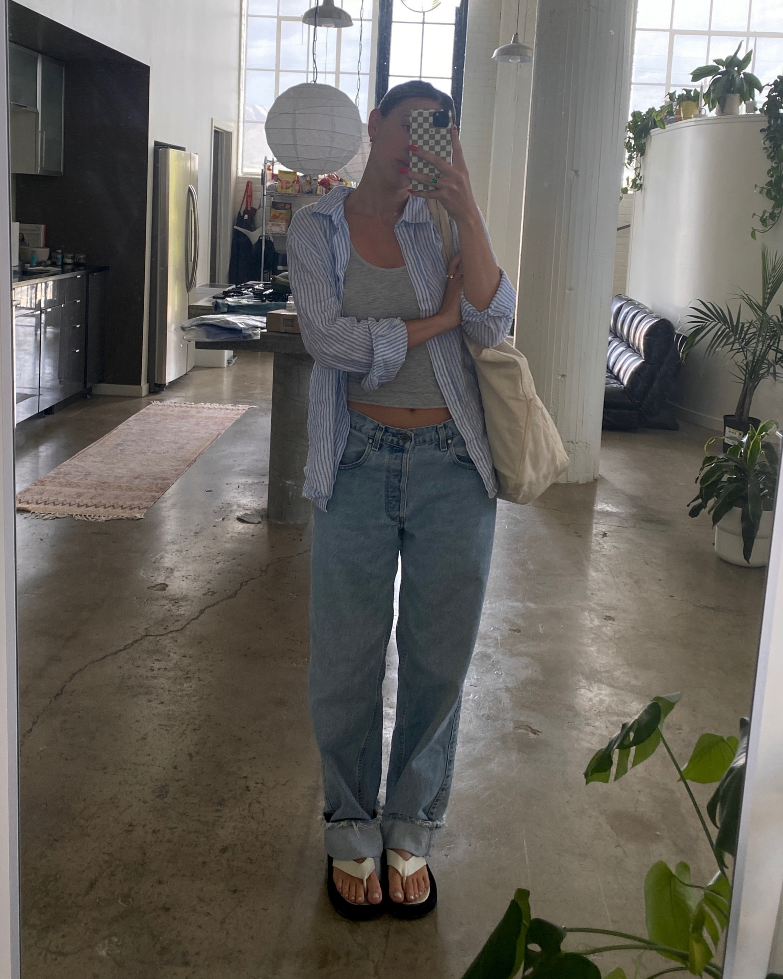 Coffee day outfit! 

Shirt tagged is exact from H&M. Wearing a medium. Perfect linen button up for spring/summer 