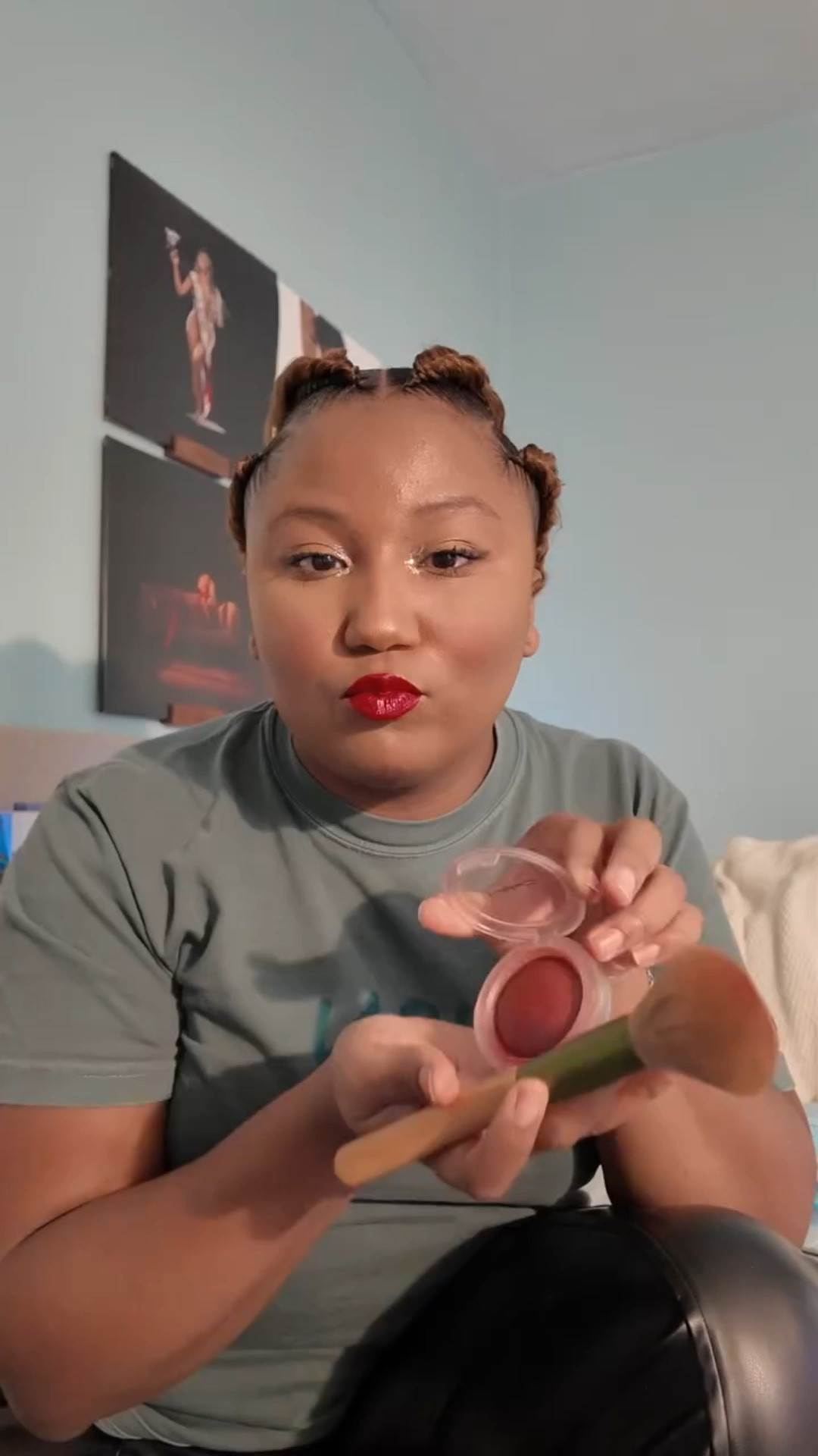 Glam game strong, goals a little further.

#glowup #glittermakeup #makeuptransformation #getreadywithme #gamedaymakeup