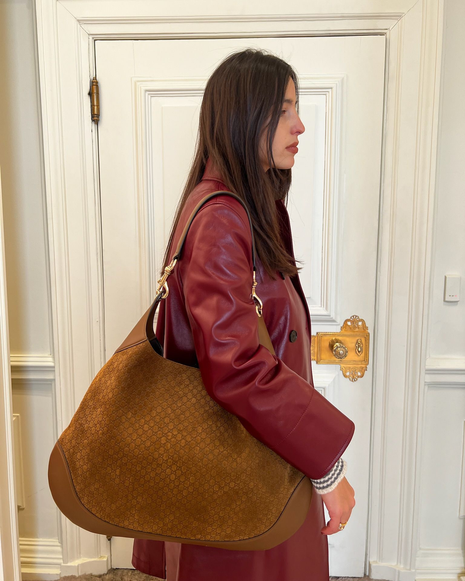 Gucci B large suede shoulder bag 🤎

Suede bag, tote bag, shopper bag, monogram bag, designer bag, leather bag, handbag, luxury, stylist, red leather coat, spring style 

#LTKluxury #LTKbag #LTKuk