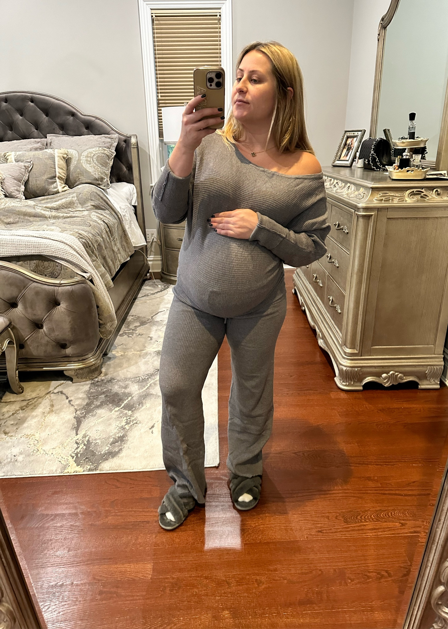 pizza Friday night in 

#LTKstyletip #LTKfindsunder50 #LTKbump