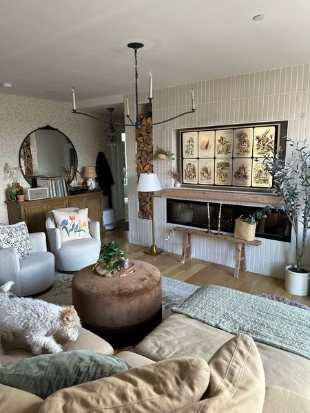 Living room spring/summer decor 

#LTKHome #LTKStyleTip #LTKSeasonal