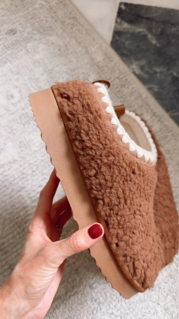 I’m obsessed with these affordable slippers from Target, and they are currently on sale! So comfortable to wear around the house & under $20! 👏🏼 A great gift idea too!

Loverly Grey, slippers, Target sale, loungewear, gift ideas for her 

#LTKSaleAlert #LTKShoeCrush