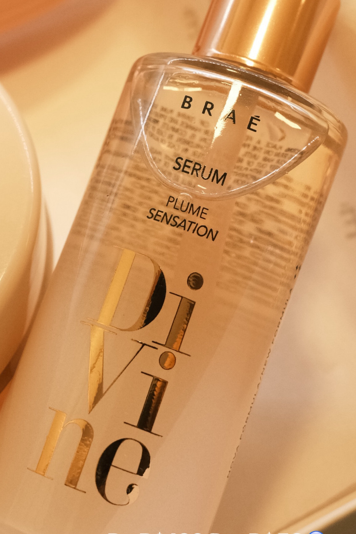 Esse óleo entrega tudo e mais um pouco, Ele é um finalizador ultraleve, reduz o frizz, elimina as pontas duplas, deixando os fios soltos, macios e  modelados.
Com proteção solar.

#LTKbrasil #LTKbeauty