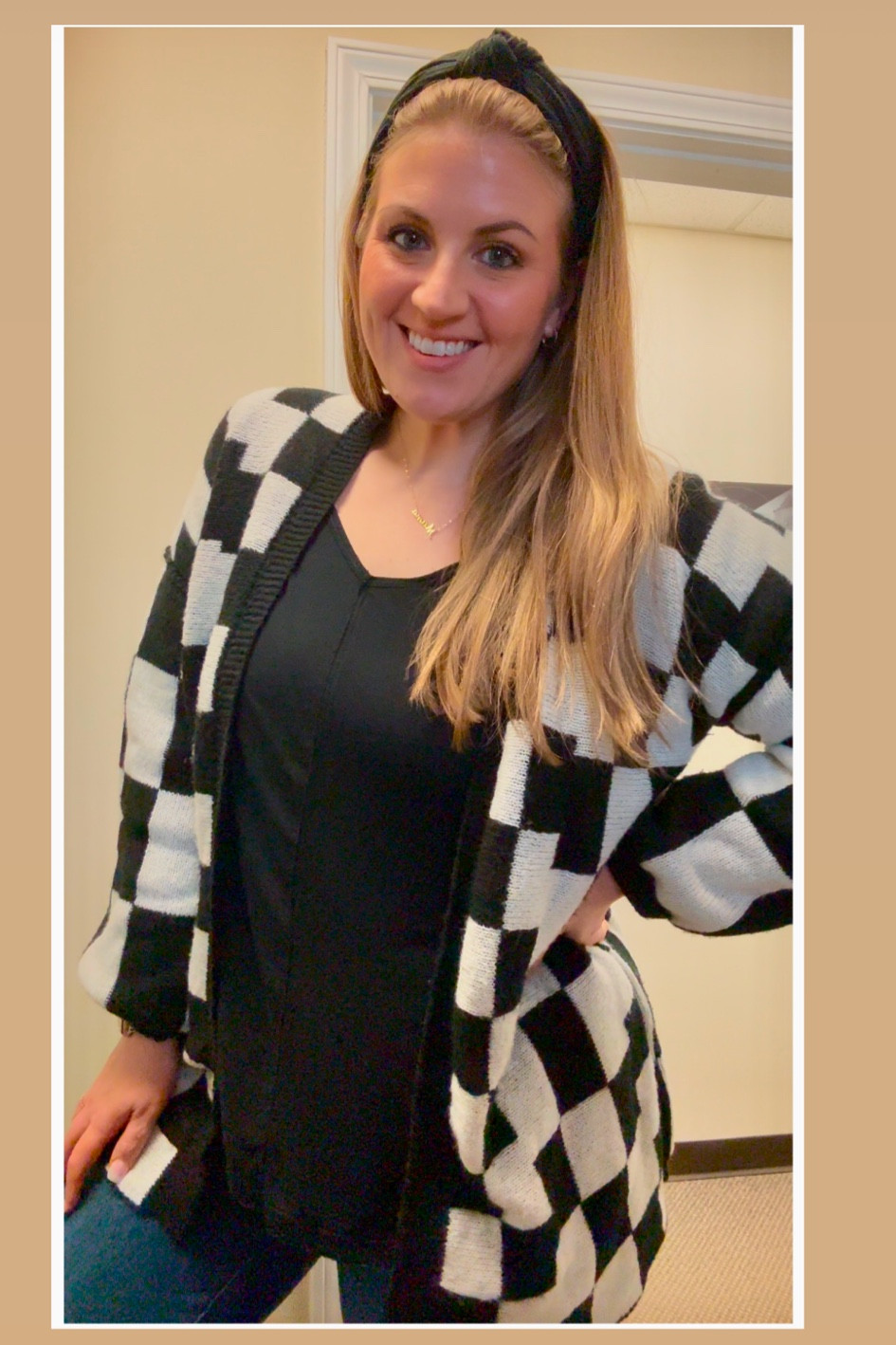 Cutest cardigan ever 🖤🤍