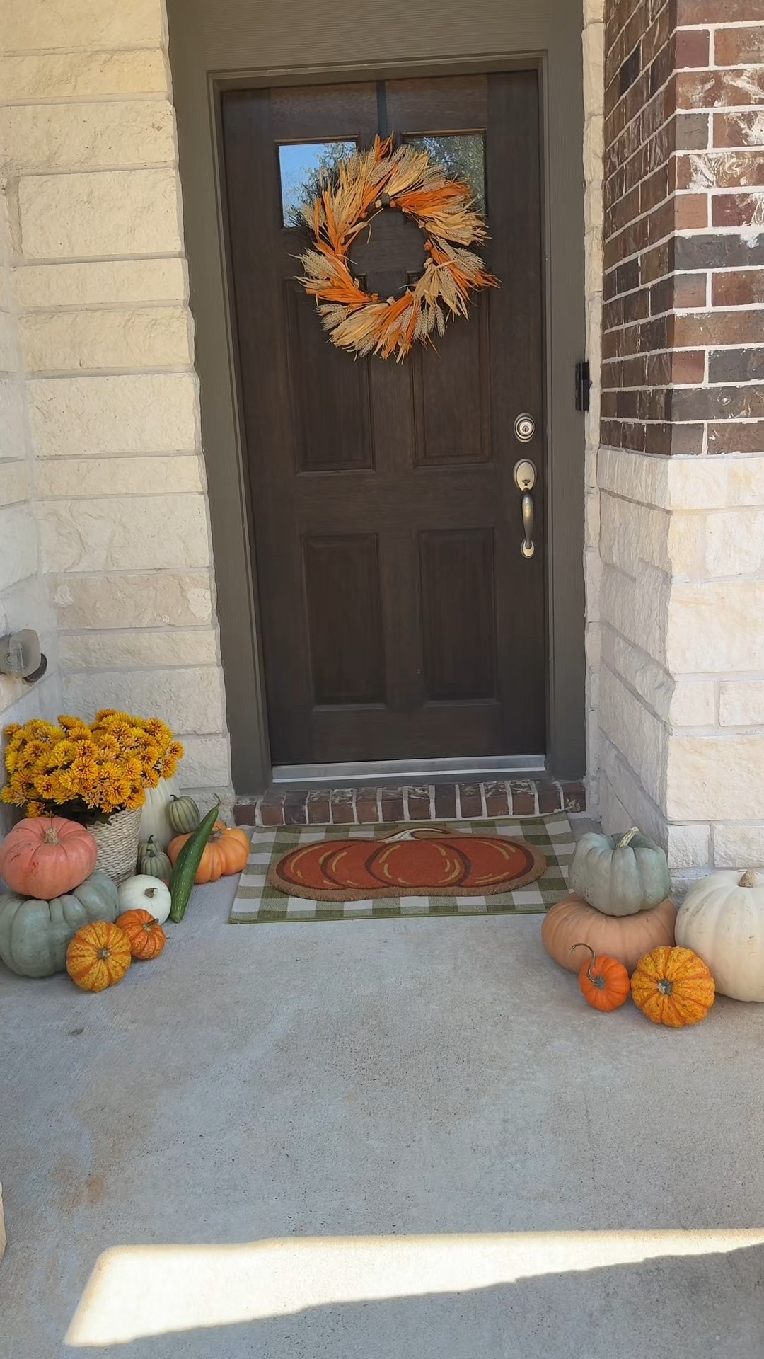 Small & simple fall front porch 

#LTKHome #LTKSeasonal #LTKHalloween