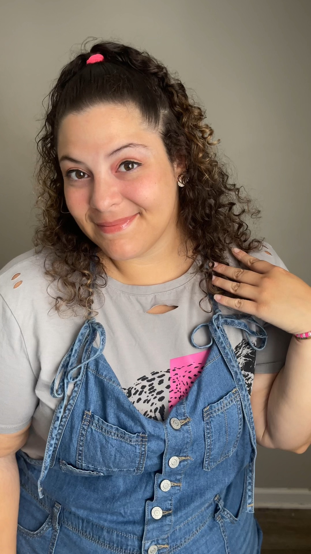 Just had to post this before it was too late 😂 although I’m excited for sweater weather it’s still warm in Charleston for now.

Overalls, plus size outfit ideas, size 20, XXL, plus size , denim , fall, transitional outfit, fall outfit, 


#LTKVideo #LTKPlusSize #LTKxPrimeDay