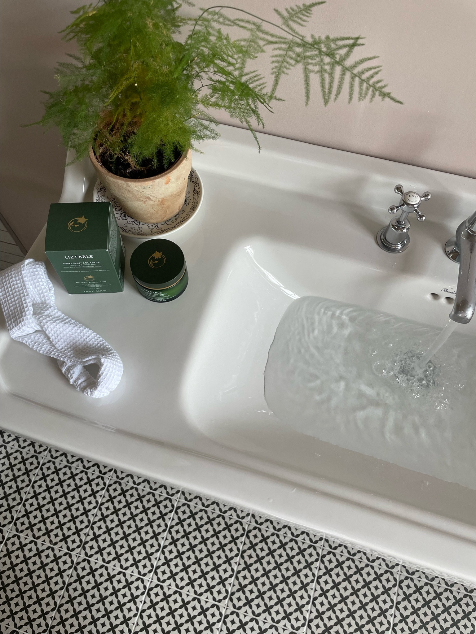 The perfect cleansing balm for 40 something skin 

#LTKeurope #LTKbeauty #LTKover40