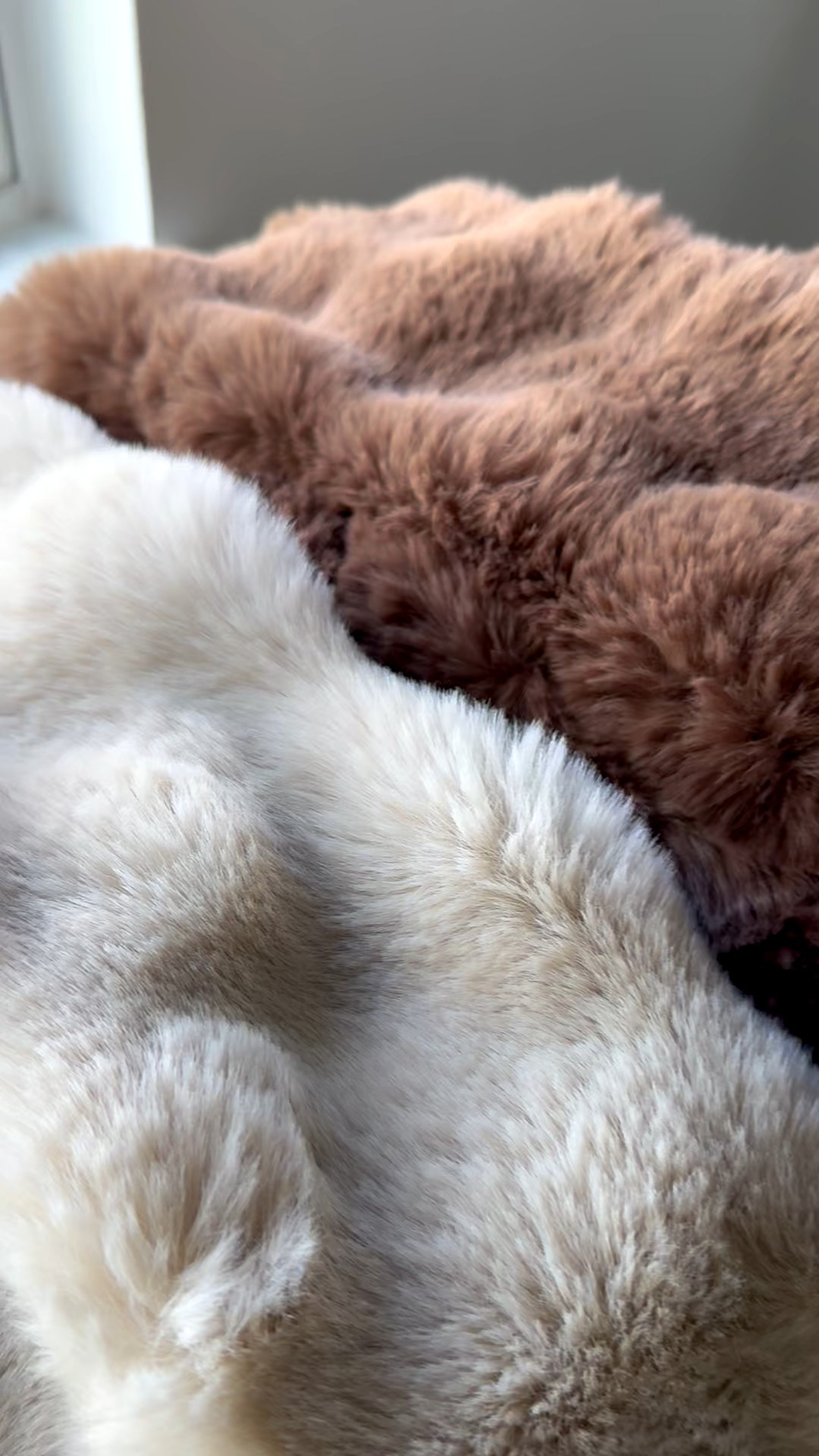 The softest throw blankets!! And under $25!!! These are such a great Pottery Barn Dupe!! Comes in so many color options! 


#walmart #walmartfinds #throwblanket #falldecor #holidaydecor #fauxfurblanket 

#LTKFindsUnder50 #LTKSeasonal #LTKHome