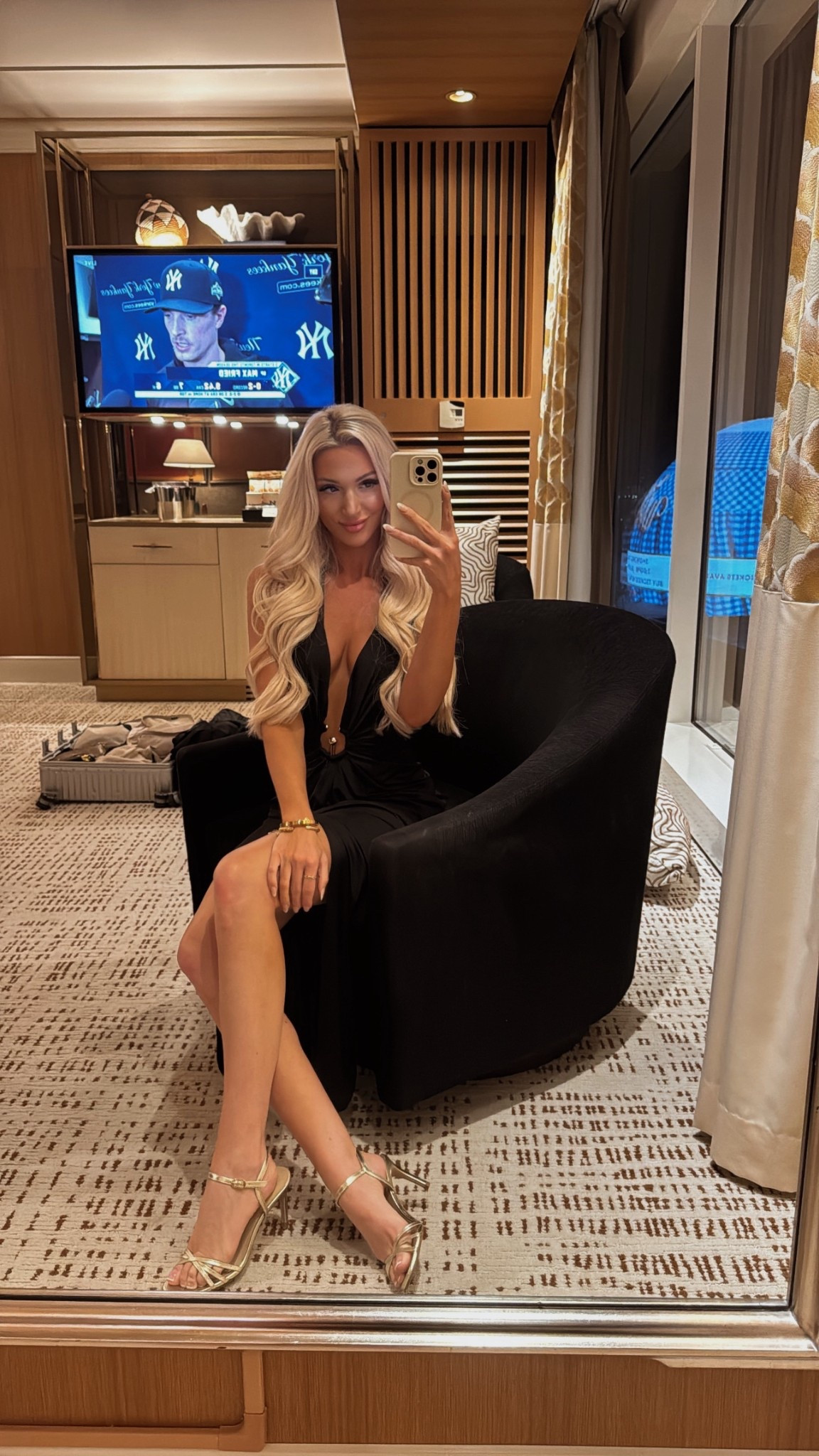 Vegas night out 🖤🎰 wearing a size small! Gold Stuart Weizmann shoes are sold out but linking similar
#vegas #vegasdress #nightout 

#LTKStyleTip #LTKTravel