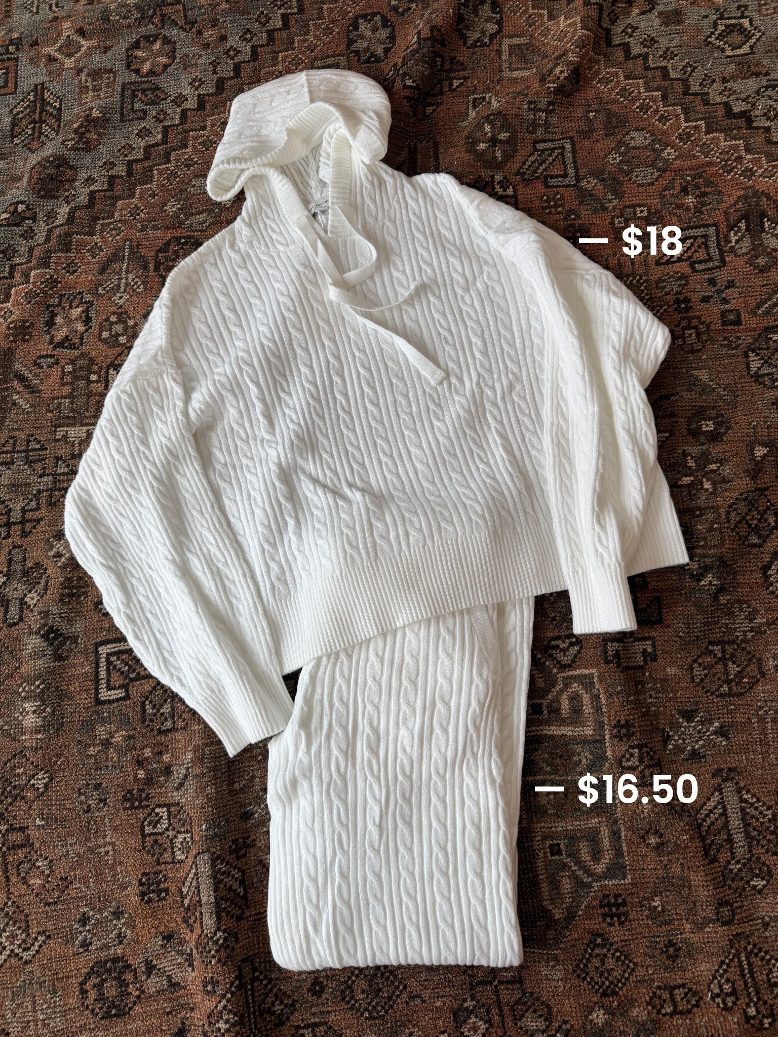 New Walmart set I just got in the mail! I was so surprised by the cozy quality!! 

Top: xl
Bottoms: medium

Dressupbuttercup.com #dressupbuttercup #dederaad



#LTKHoliday #LTKSeasonal