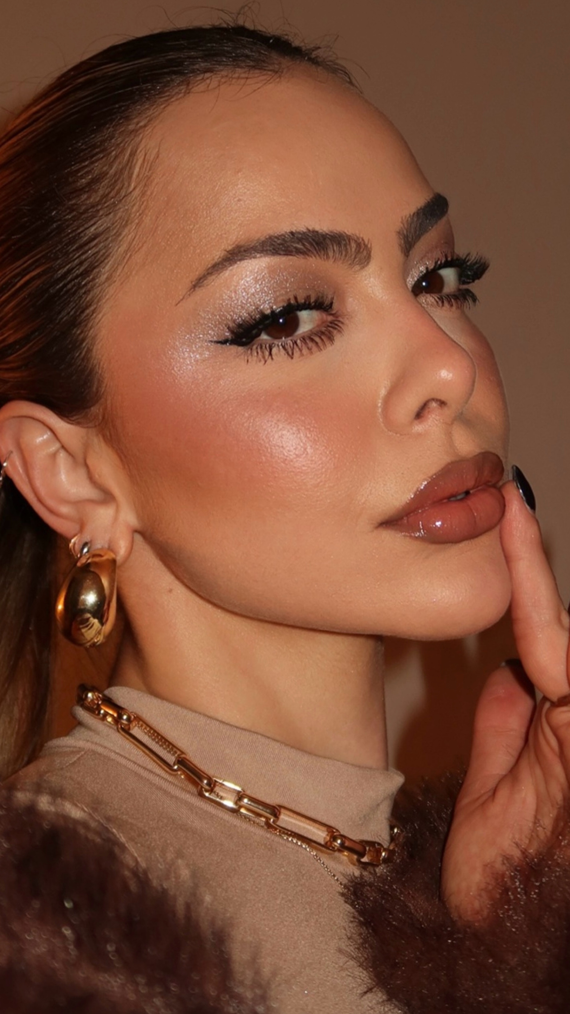 lipcombo de gostosa 🫦✨

contorno labial MAC - cor greige
batom MAC - Yash
Gloss Fenty - Fussy

#LTKbeleza