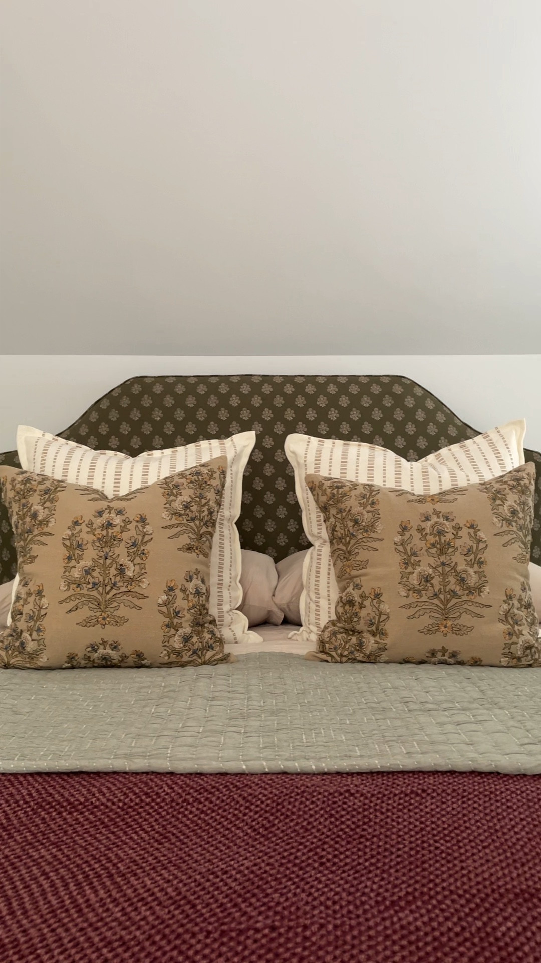 Shop our guest room bedding: The softest bamboo sheets & the green channel stitched coverlet are from @onequince! #quincepartner #liketkit @shop.ltk