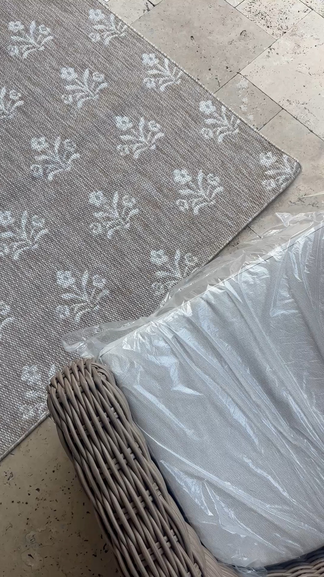 Rug sale! Pottery barn dupe. Outdoor rug at Walmart.


Walmart home 
Home decor
Patio
My Texas house 
Fall decor 
Cozy home 
Cottage 
Outdoor furniture 
Patio set
Front porch 
Porch

#LTKSeasonal #LTKHome #LTKSaleAlert