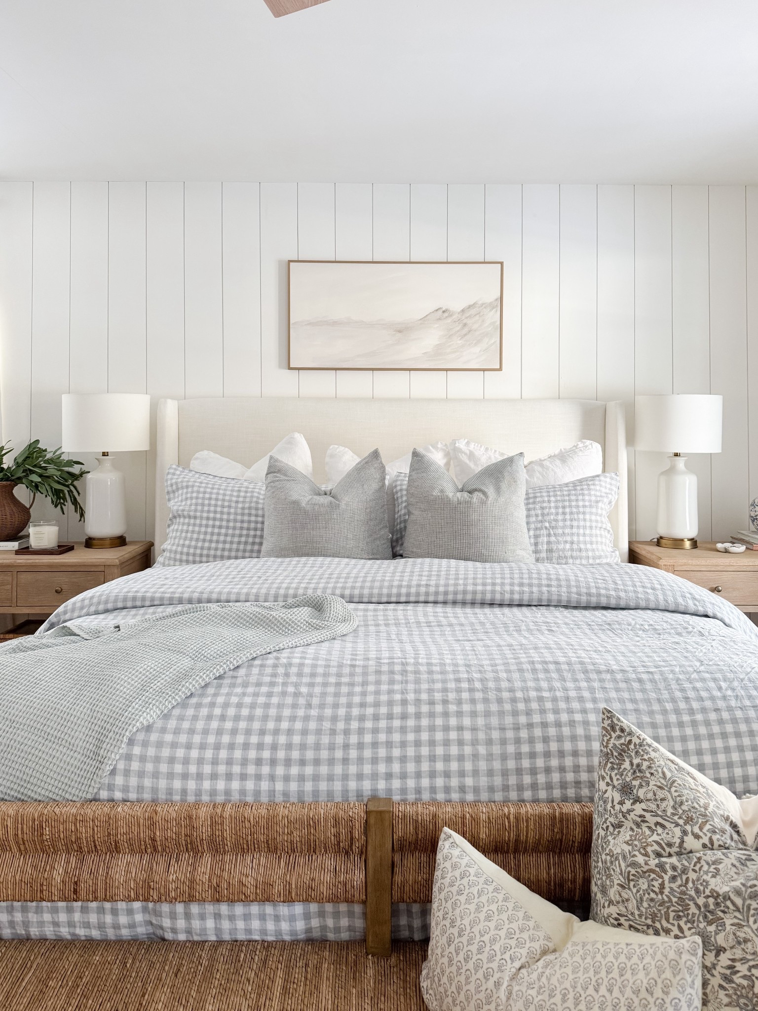 Coastal Bedroom Design

Home Home design  Modern home  Home decor  Bedroom design  Bedroom inspo  Bedroom finds  Bed Decor  

Upholstered bed, vintage bench, pottery barn bedding, wall art, nightstand 

#LTKFindsUnder100 #LTKFindsUnder50 #LTKHome