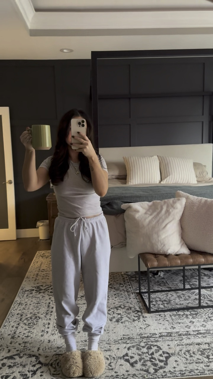 Morning vlog

Ootd 
Style tip 
Pajamas 
Sweatpants 
Skims 
Abercrombie 

#LTKstyletip #LTKMostLoved #LTKGiftGuide