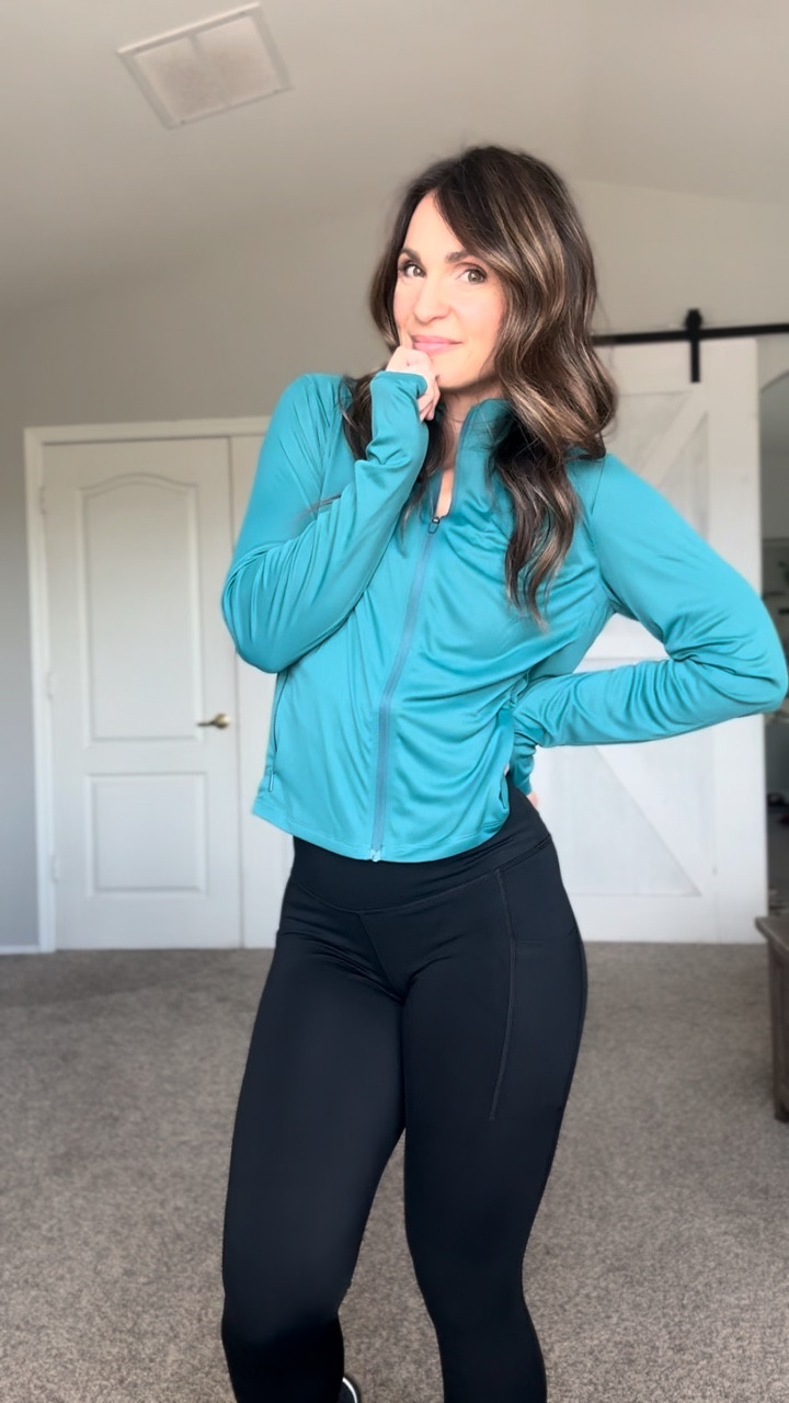 Just found my new fave athletic fit. The Baleaf crop jacket is lightweight but still gives full sun protection, and the leggings? High-waisted, buttery soft + pockets Total game changer.

#athleticfit #baleafsports #falltransition #activewearstyle #workoutoutfit #fitnessfashion #sportyandchic #everydayathleisure #baleaf #gymstyleinspo #ootdactivewear #leggingswithpockets

#LTKPetite #LTKActive #LTKTravel
