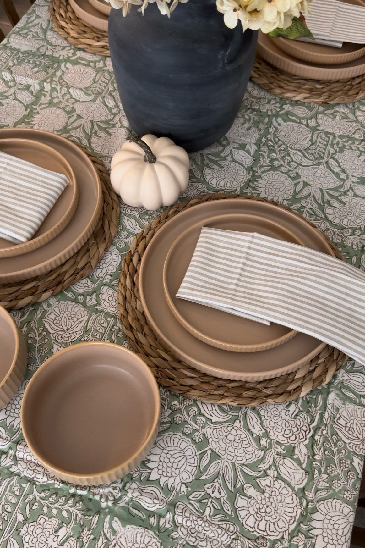The prettiest 12 piece dinnerware set! This would be so fun for a dinner party with friends or even a small Thanksgiving dinner!🍂🍁🙌🏼