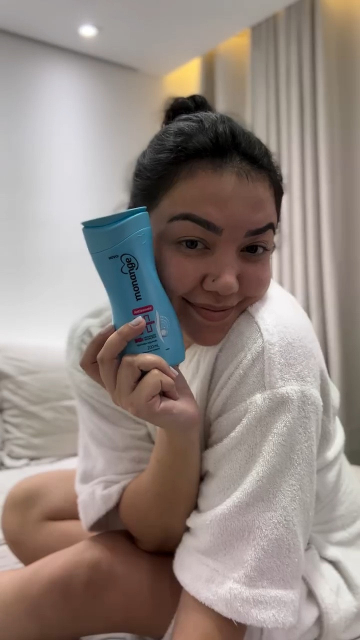 Nada melhor do que uma pele hidratada depois de um longo dia ✨ Com @monangeoficial ficou ainda melhor essa rotina que eu tanto amo 🤍 O Hidratante Antissinais deixou minha pele hidratada, firme e lisa. Amei e recomendo ✔️
#HidratanteAntissinaisMonange #pelesaudavel #peleperfeita #hidratante #skincare #skincareroutine #rotinaskincare