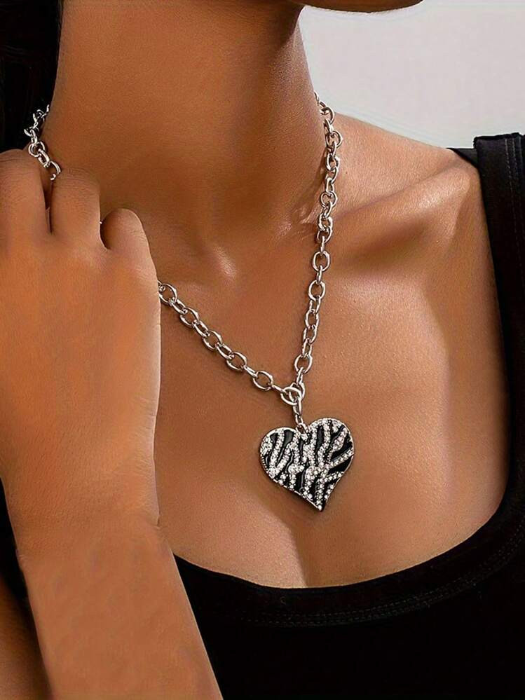 1pc Women's Fashion Necklace - Black Enamel Leopard Print Heart Shaped Retro Stylish Elegant, Suitable For Everyday Wear And Gift Valentines,Mom,Mother,Mother's Day,Gift | SHEIN