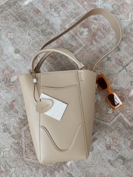 Gorgeous quality Bucket bag. The perfect neutral bag in the perfect size! 👏🏼 #bucketbag #neutralbag 

#LTKworkwear #LTKitbag #LTKstyletip