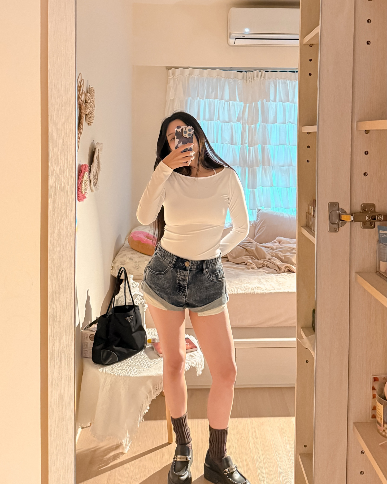 Every cool / sexy girl needs One Teaspoon denim shorts 💙
The length makes your legs look longer and the fit has that perfect cool, effortless vibe. This is my second pair of their denim shorts and I’m obsessed with the shape and cut.
Little tip: remember to size down one size.

#oneteaspoon #denimshorts
#coolgirlstyle #sexystyle #outfitinspo
#effortlessstyle #modeloffduty
#wardrobestaples #fashionootd

Me: 5’3” / waist 26”
Top: S
Bottoms: 25"
Miu Miu shoes: 38 (size up)

#LTKgrwm #LTKootd #LTKPetite