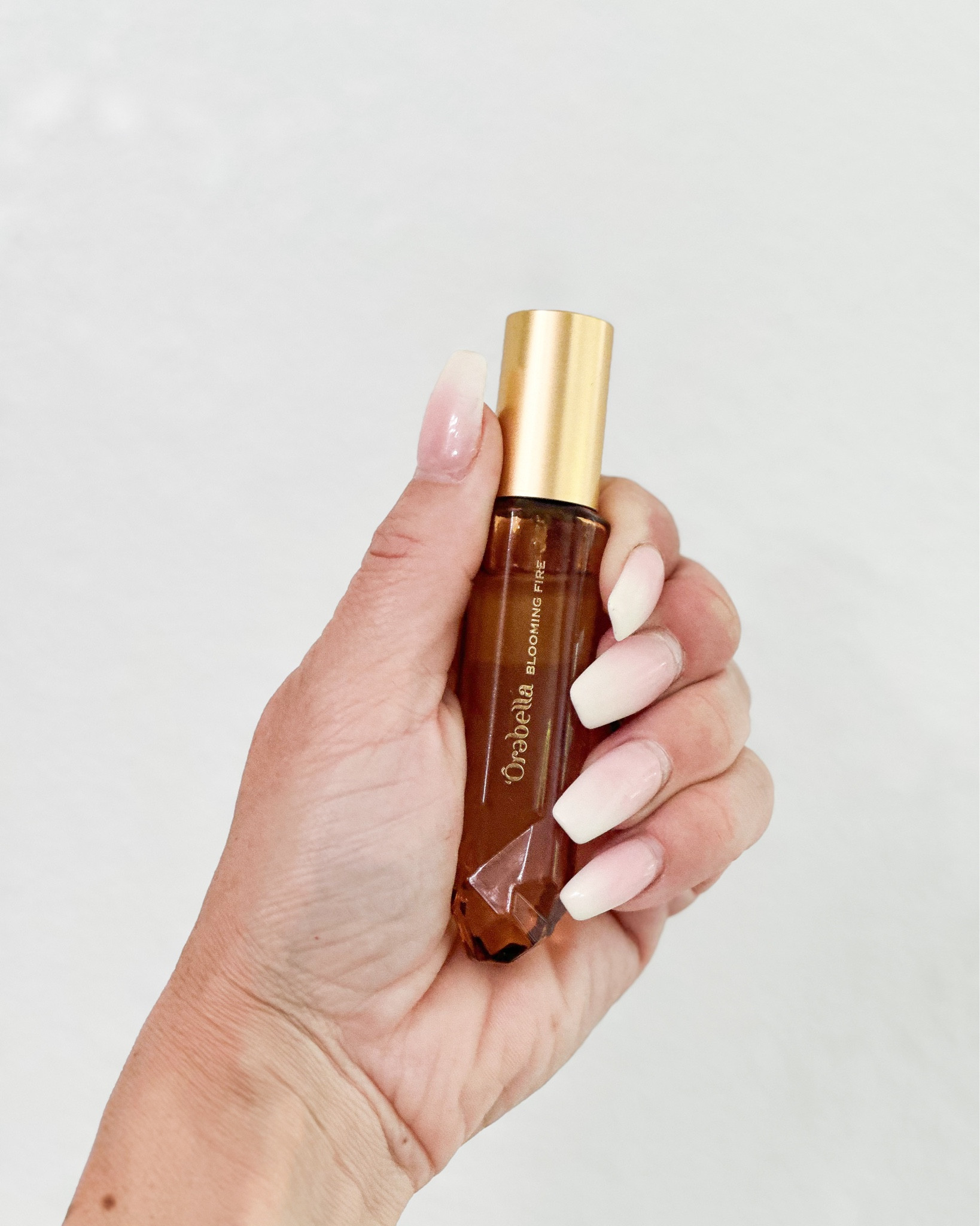 Blooming Fire is my favorite from the @orebella line ✨💫
.
#orebella #ultabeauty #bellahadid #summerfragrance #bloomingfire #perfume #fragrance #fragrancereview