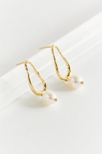 Casa Clara Lou Pearl Drop Earring | Urban Outfitters (US and RoW)