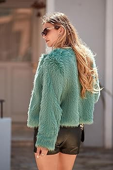 PRETTYGARDEN Women's 2024 Winter Coats Fleece Cropped Jacket Faux Fur Long Sleeve Pockets Shaggy ... | Amazon (US)