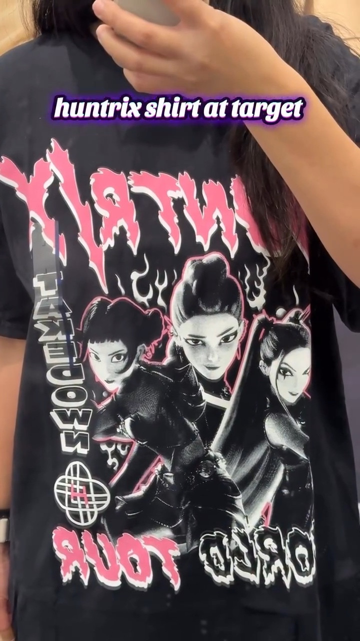 This Huntrix shirt is finally available online at Target! It’s in the men’s department and I’m wearing a size large.

#kpopdemonhunters #kpdh #huntrix #target #targetfinds #targetrun

#LTKFindsUnder50 #LTKPetite #LTKootd