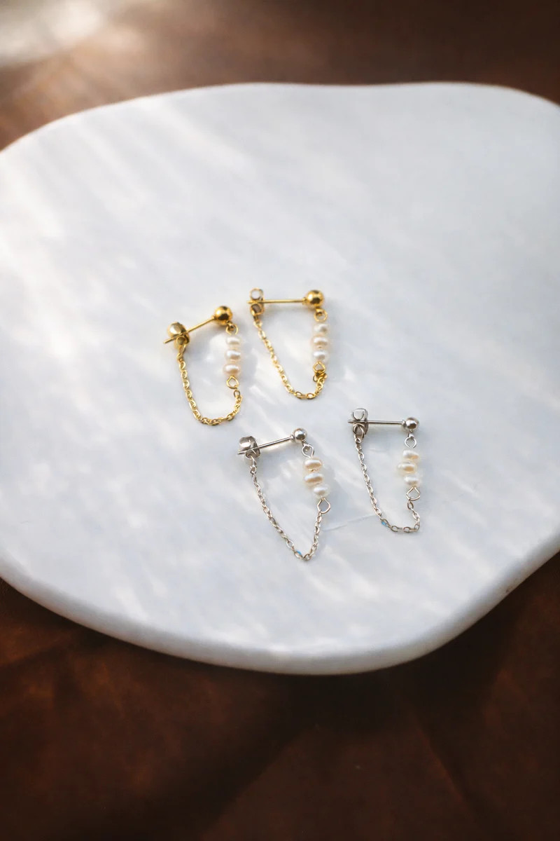 LUMIÈRE PEARL CHAIN EARRINGS (18K GOLD OR WHITE GOLD PLATED & WATERPRO | raëliv