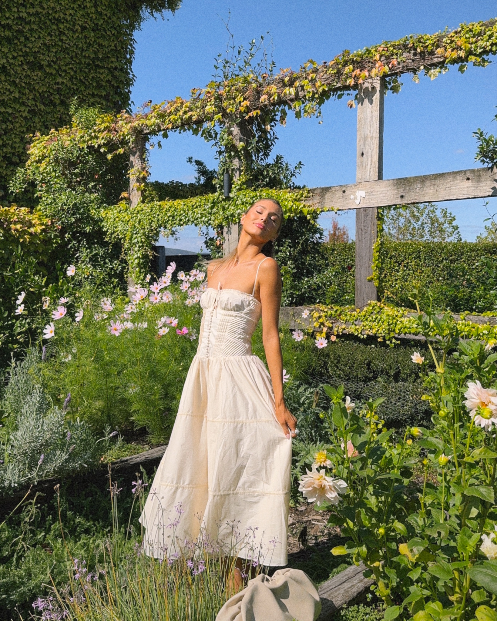 A summer day dress perfect to wear to a winery for drinks with the girls 🫶🏽☀️

#LTKaustralia #LTKstyletip