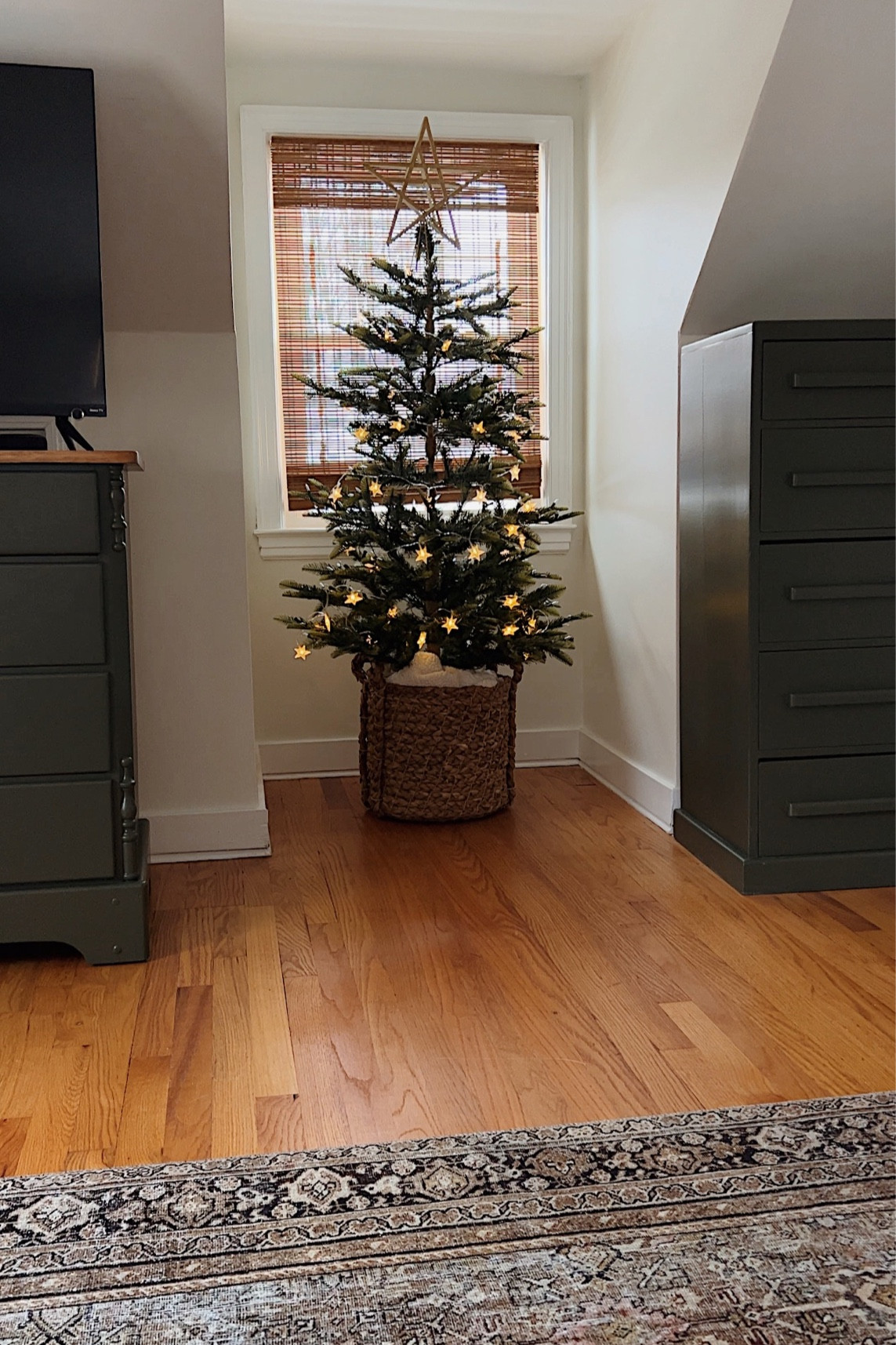 My tree finally came for the alcove in our bedroom 🎄


#LTKhome #LTKSeasonal #LTKHoliday