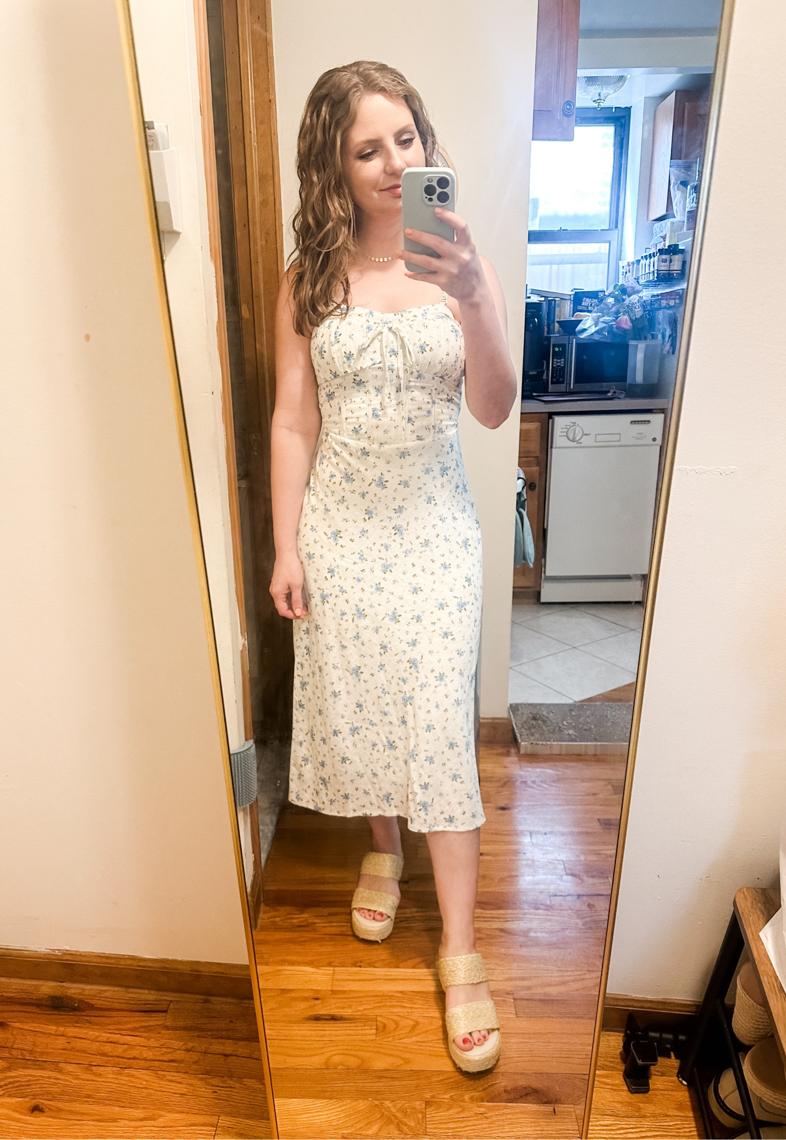 Summer floral corset dress with removable shoulder straps (wearing size 2)

Available up to size 30

Spring dress, summer dress, floral dress, corset dress, date outfit, concert outfit

#LTKSeasonal #LTKFindsUnder50 #LTKPlusSize