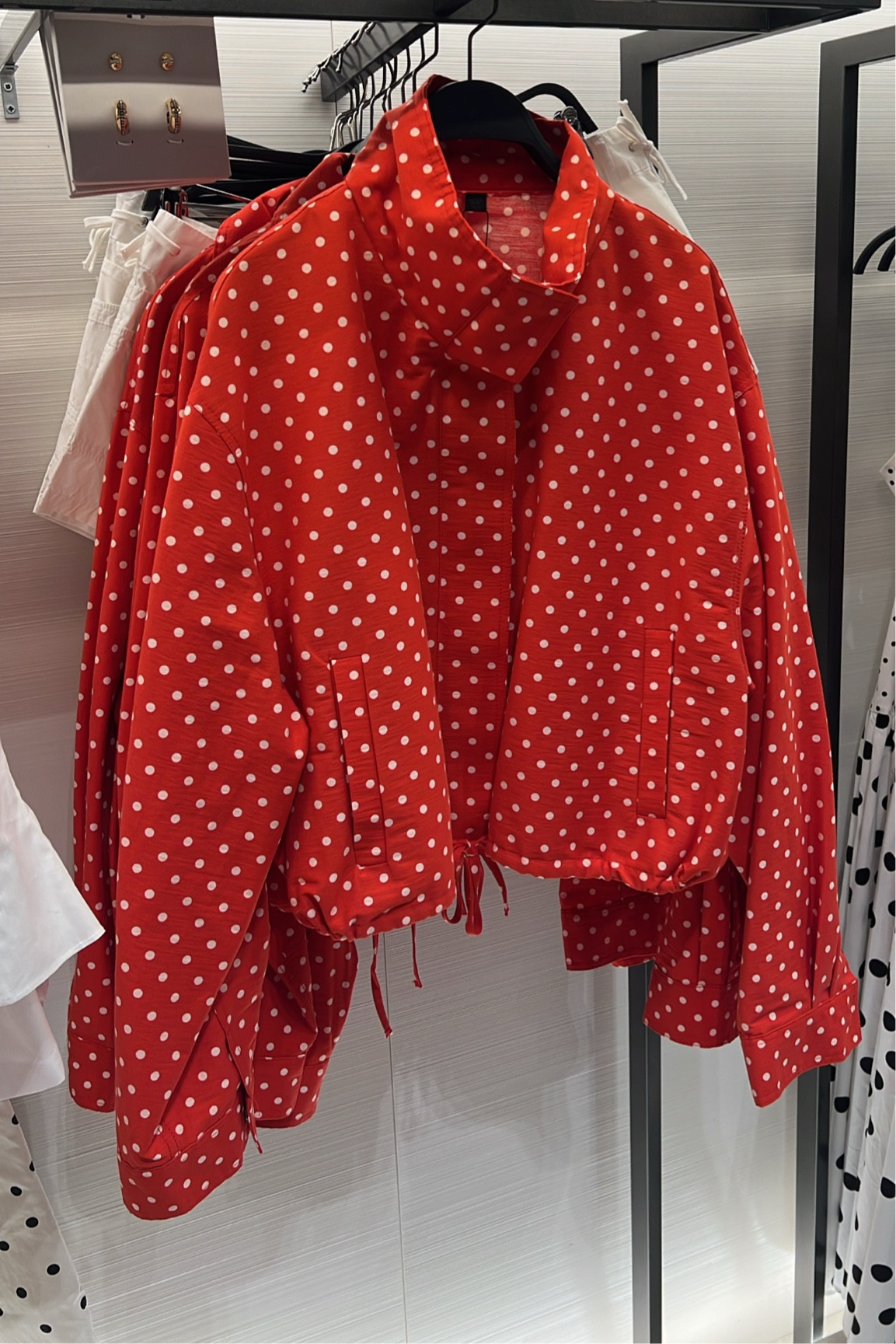 Trending fashion: polka dots!! Puffer jacket find, ideal for any outfit!

#LTKMidsize #LTKootd