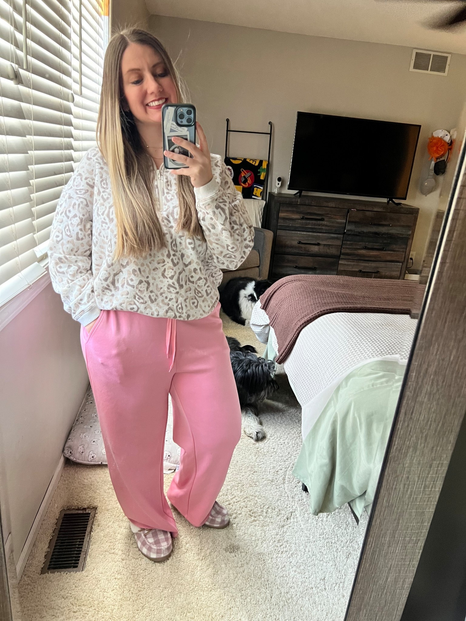 Cutest Lounge Set! 
Pink suit from Amazon size medium! The most comfy, fits perfect, heavy lounge set. 
Perfect for Valentine’s Day 💕