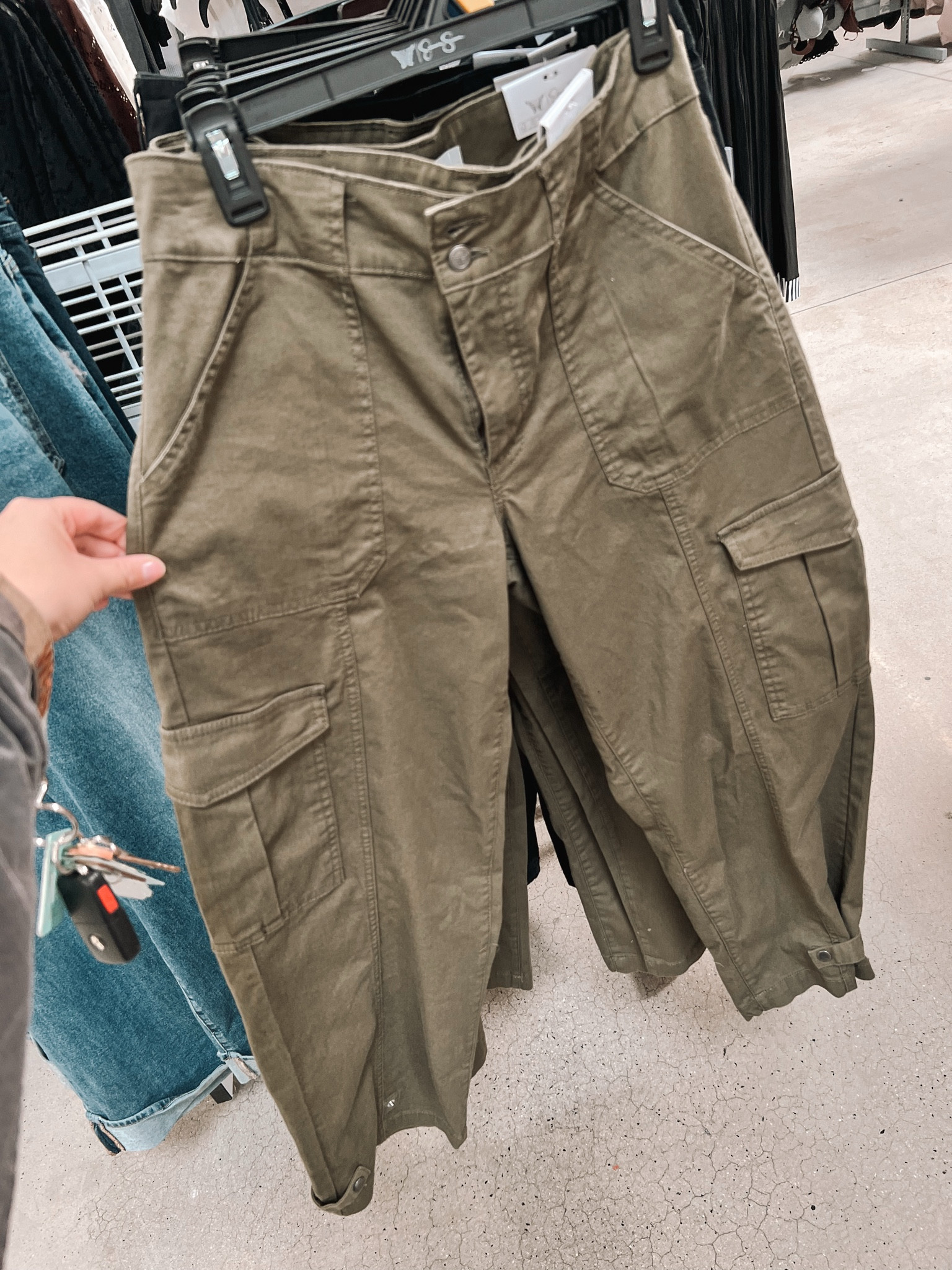 Jessica Simpson pants, Barrel jeans, cargo style, wide leg, olive green, relaxed fit, Walmart finds, outfit inspo, utility, Fall trend

#LTKSeasonal #LTKStyleTip #LTKFindsUnder50
