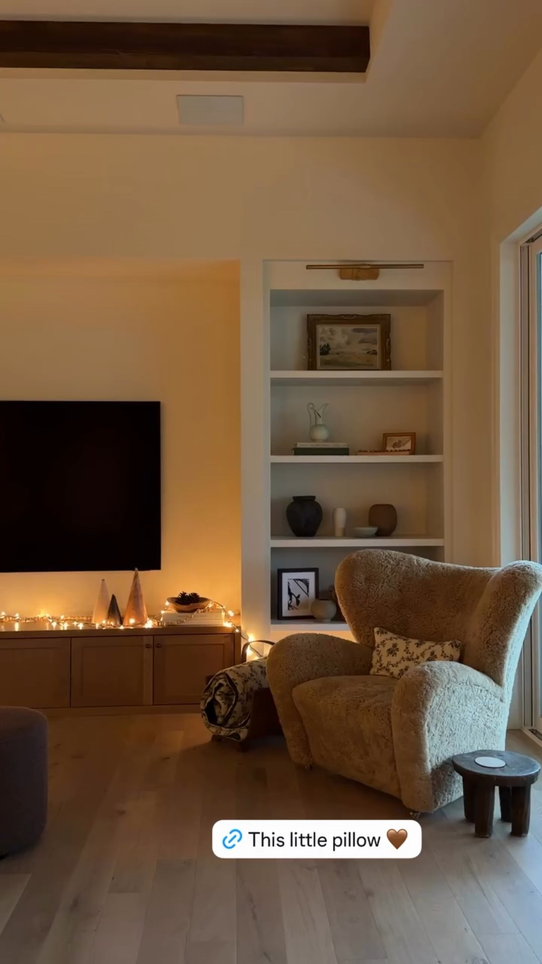 Home goods 🤍shop similar items here. 

#homedecor
#furniture
#interiordesign
#winterhome
#cozyhome

#LTKdayinmylife #LTKSeasonal #LTKHome