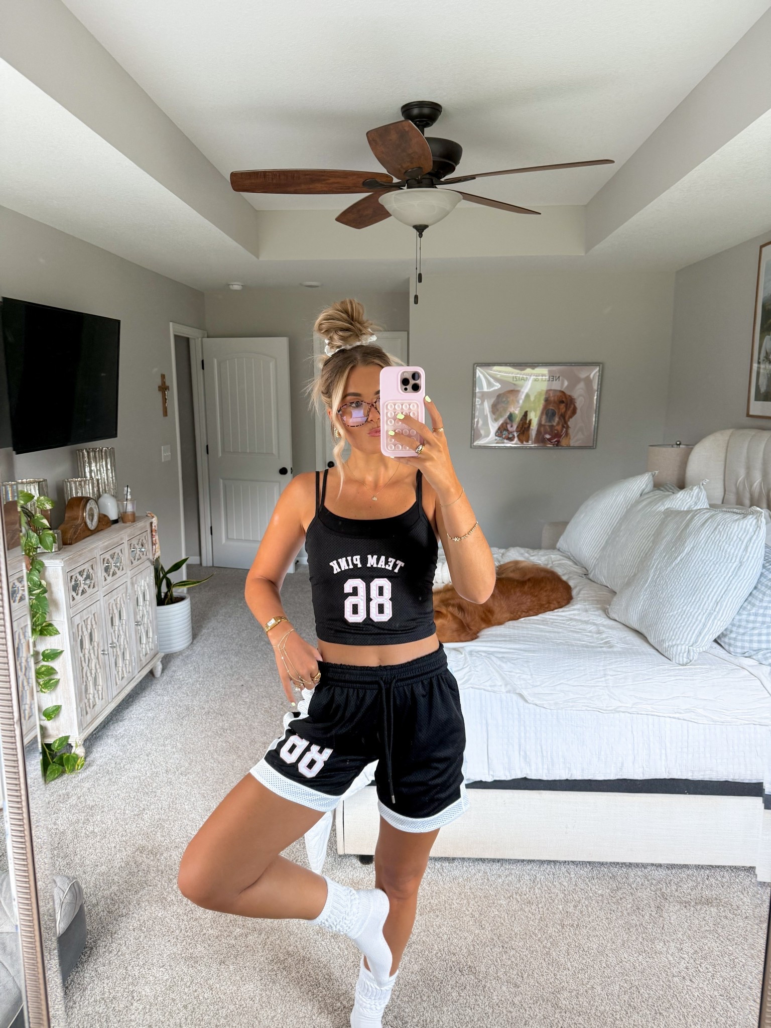 the nostalgia with this outfit!! size small :)