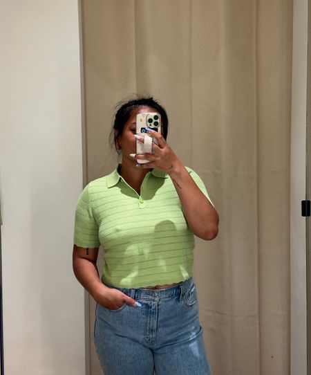 Loved this too, but they didn’t have my preferred size in store. Wearing a size S, but I would’ve wanted a M for a looser boxy look 💚

#LTKMidsize #LTKFindsUnder50 #LTKStyleTip