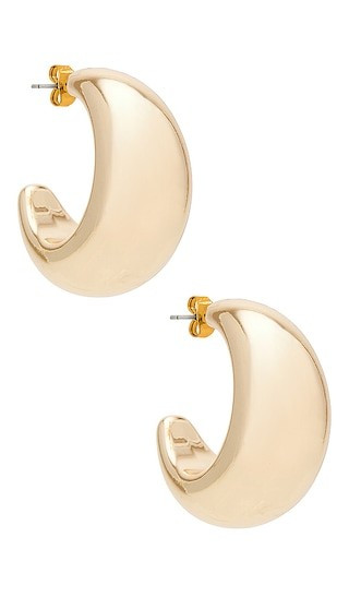 SHASHI Tsuki Hoop in Metallic Gold. | Revolve Clothing (Global)