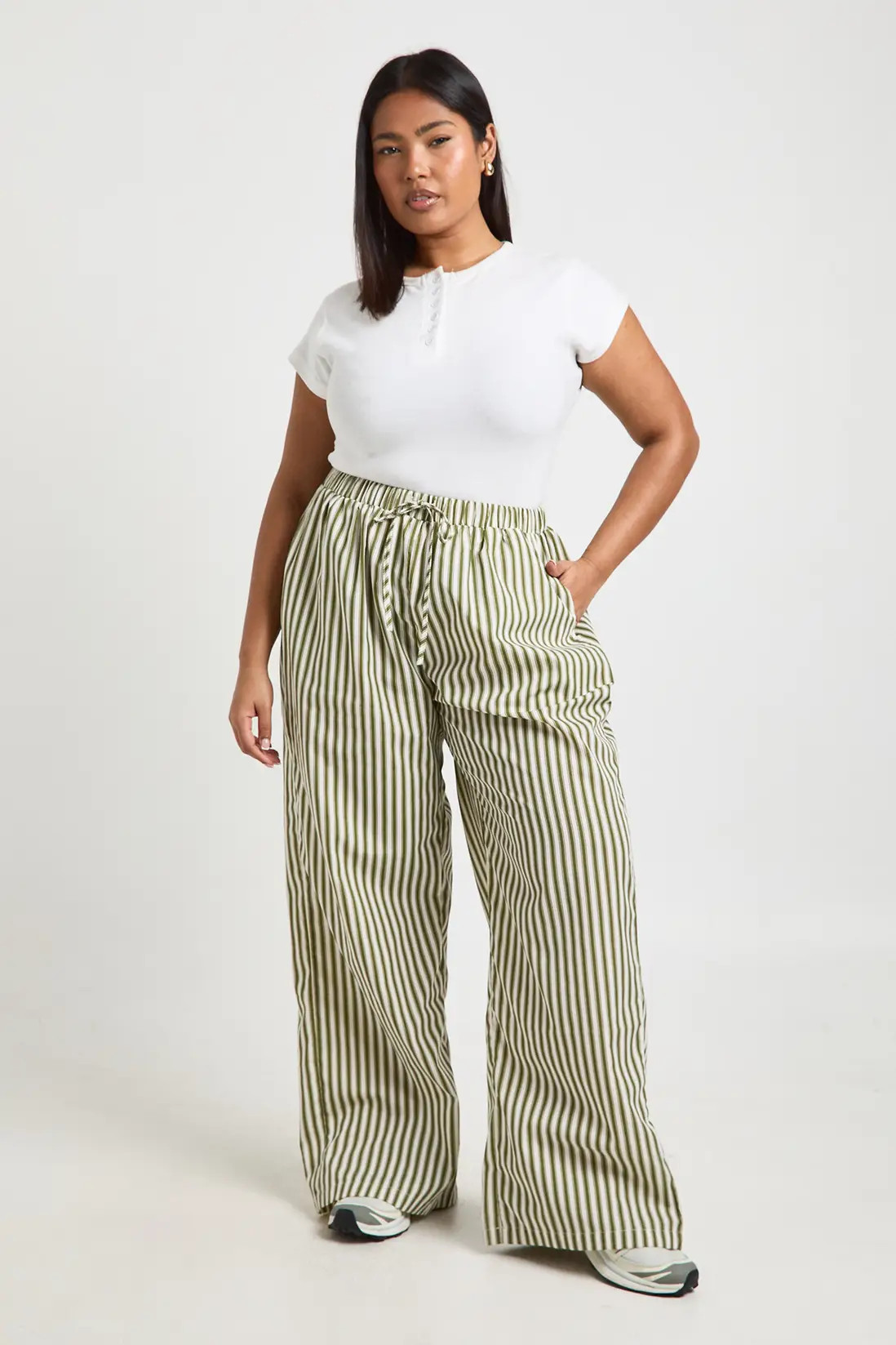 Green boohoo Plus Stripe Wide Leg Trouser | PrettyLittleThing USA | PrettyLittleThing US