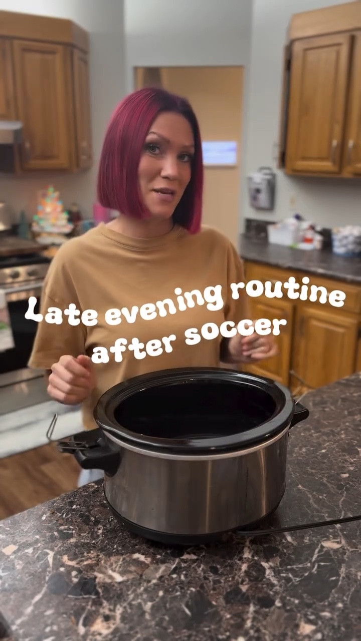 Spend an evening with us trying to keep our routine even one a late evening after soccer ⚽️
#weeknightdinner #ditl #momlife #routines