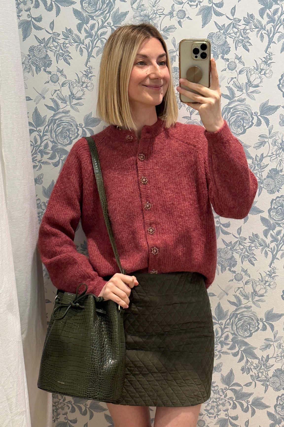 Cozy chunky Othello cardigan in rosewood by Sézane, paired with a velvet mini skirt and croc leather bucket bag 

#LTKItBag #LTKStyleTip