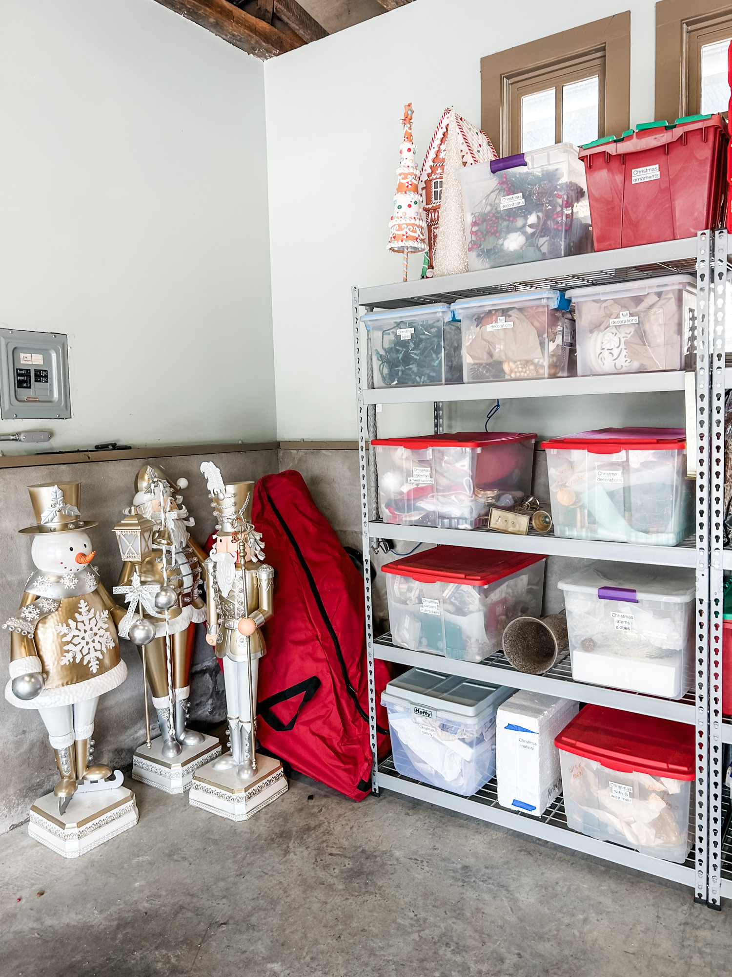 Is your holiday decor ready to go? There's only 100 days until Christmas (and the weather here in Nashville is glorious right now!) so it's the perfect time to get your decor in order so that it's easy to deck your halls in a couple months. 🎄 

 